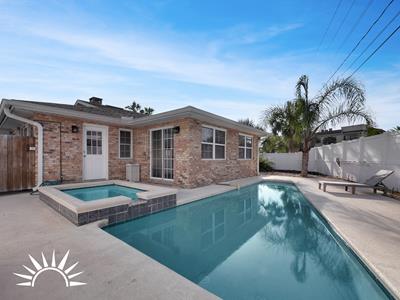 Surfs up - 3 bedroom pool home plus bunk room