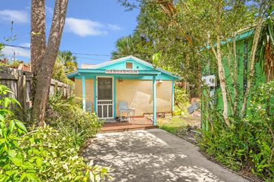 Beachside Bungalow- 1 Bedroom steps from the ocean